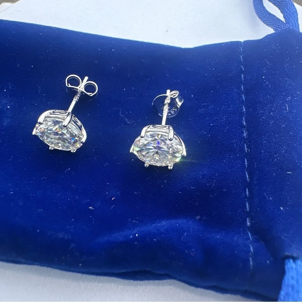 Moissanite Round Earrings 2CT with Blue Pouch